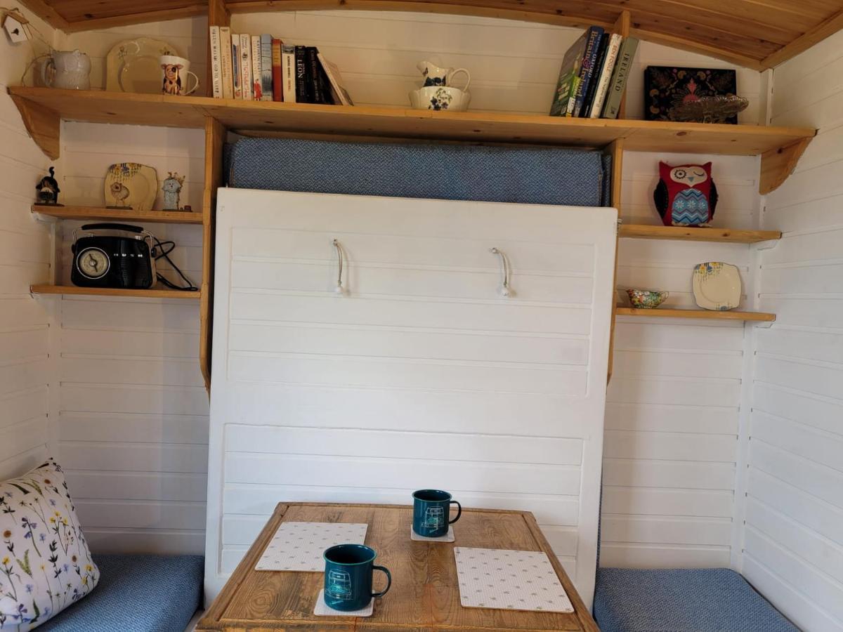The Shepherds Hut At Forestview Farm Greenisland Kültér fotó
